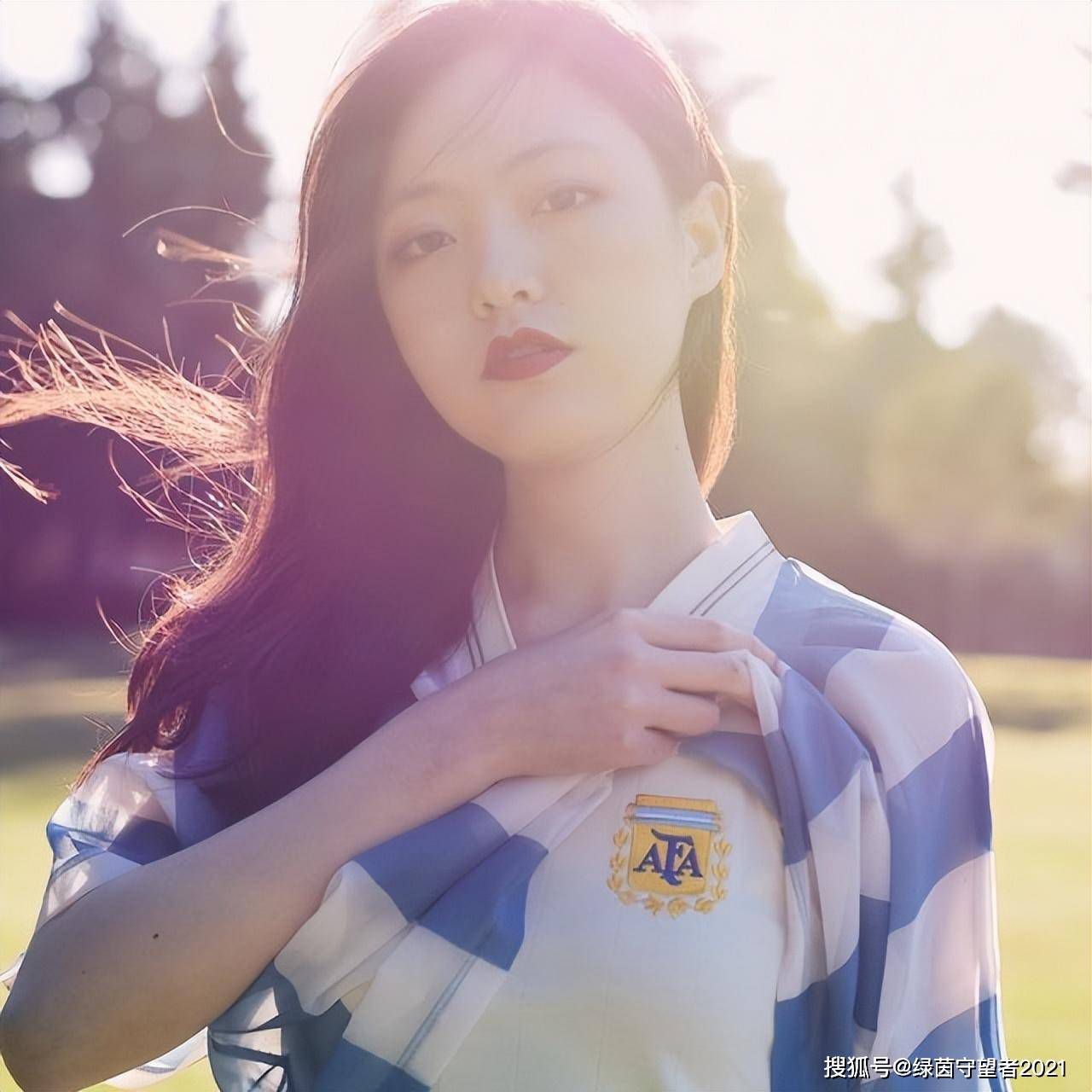 在台湾场，到场观众可以画上两道红色的面部彩绘，模仿阿丽塔抹上两条血印的经典镜头